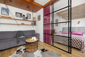 1 bedroom, iron/ironing board, travel crib, WiFi