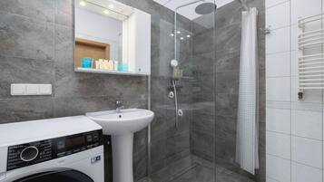 Shower, hair dryer, towels, shampoo