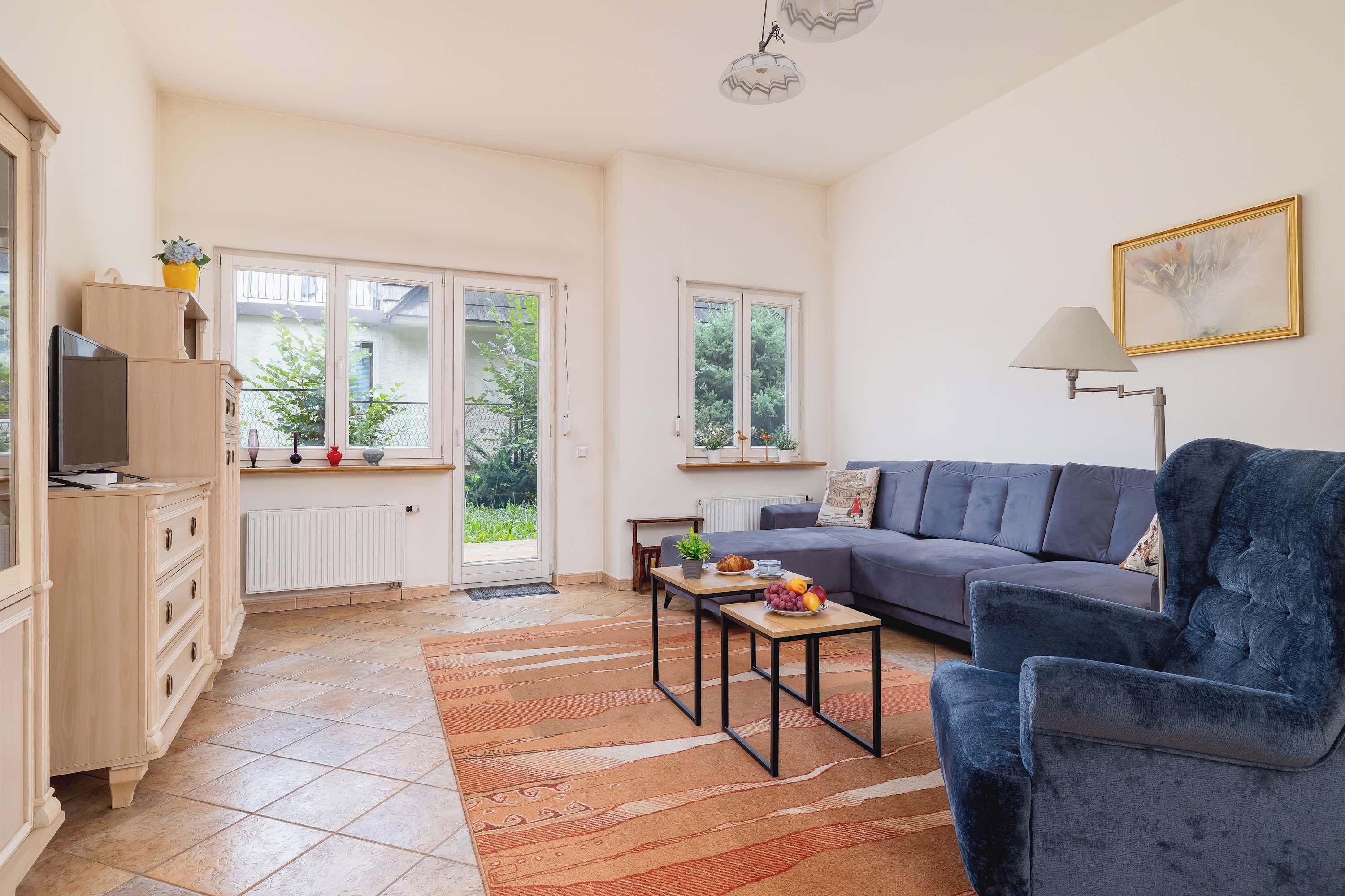 Televisión y oficina 