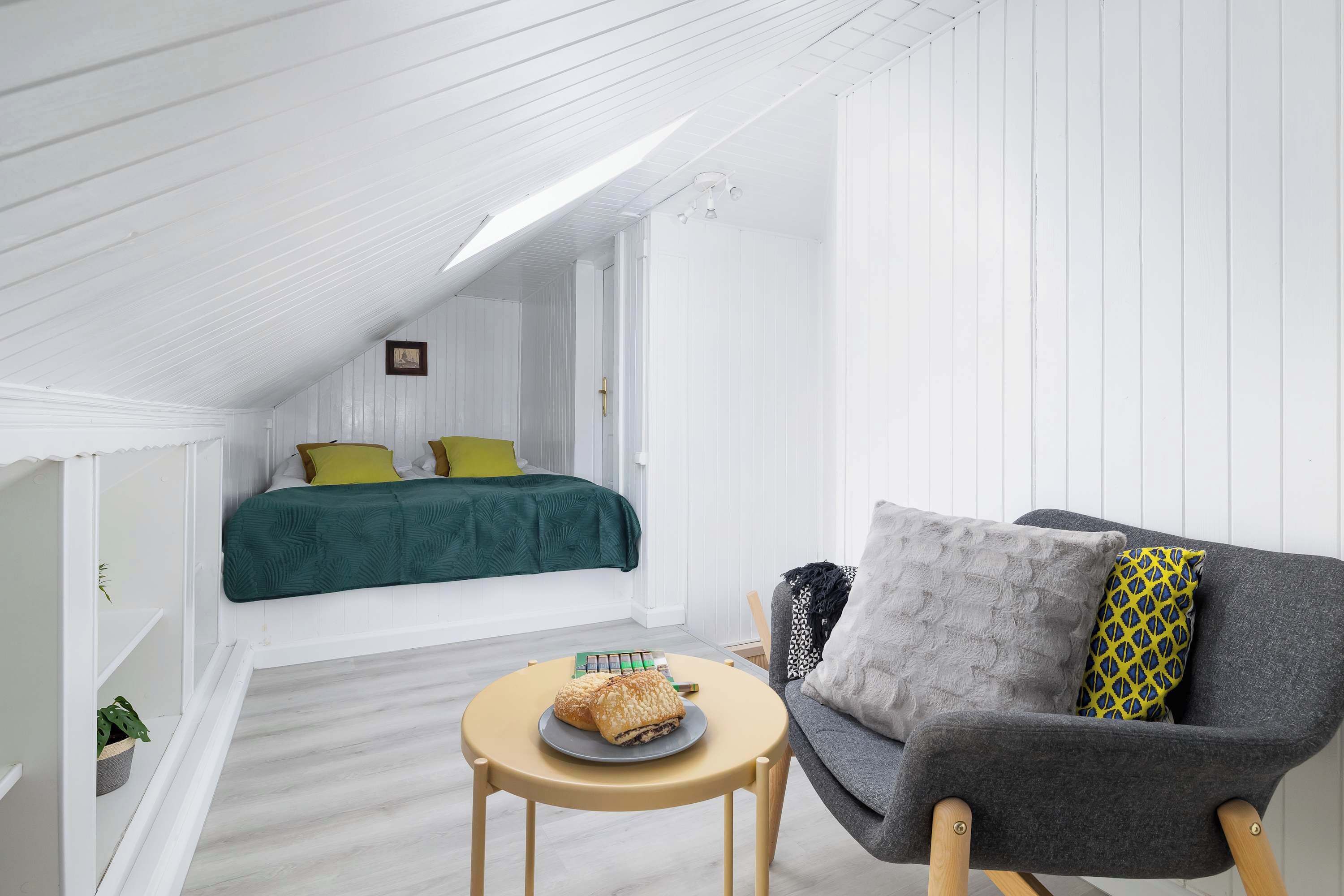 1 habitación, tabla de planchar con plancha, cuna de viaje y wifi 