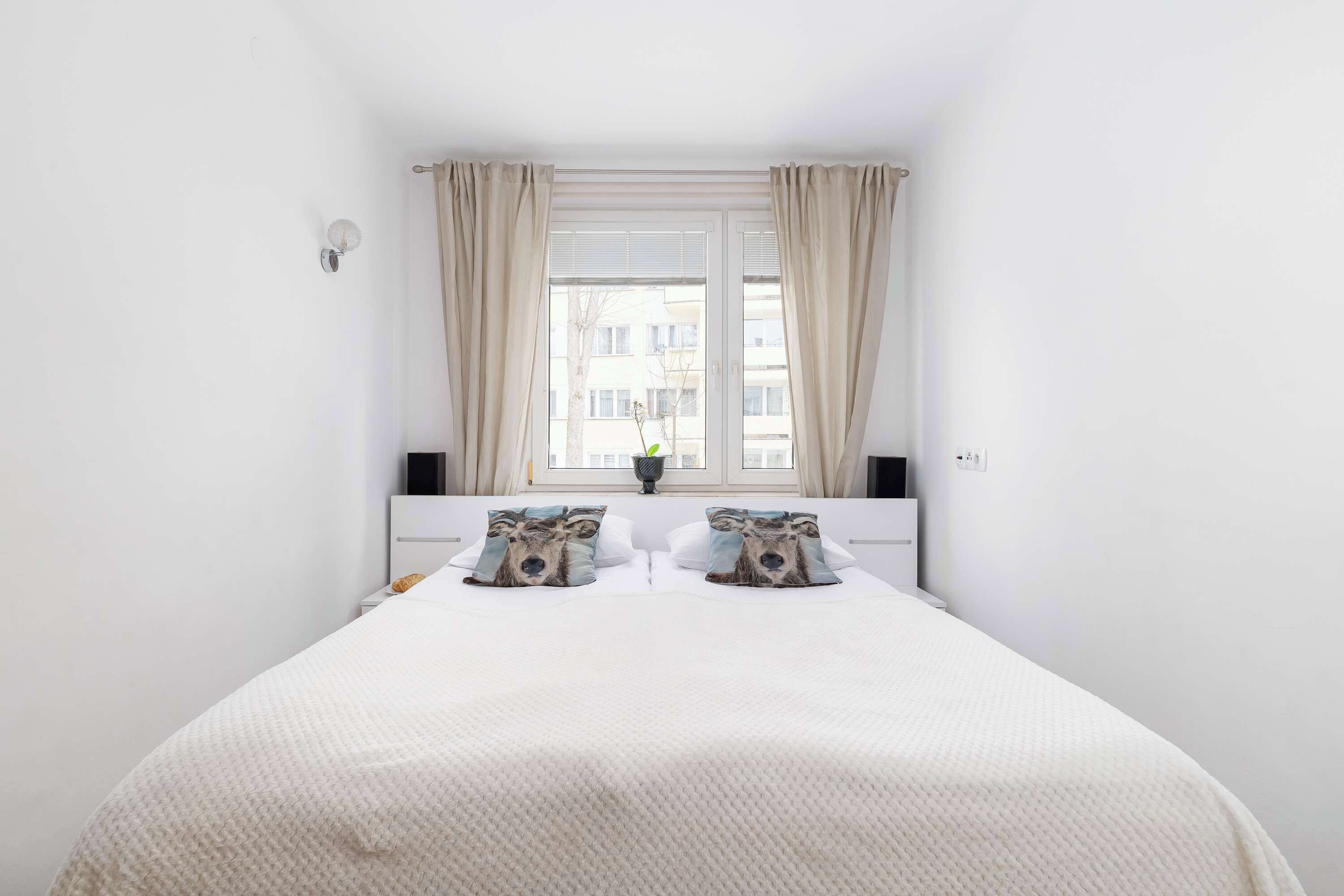 2 bedrooms, desk, iron/ironing board, travel crib