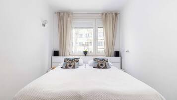 2 bedrooms, desk, iron/ironing board, travel crib