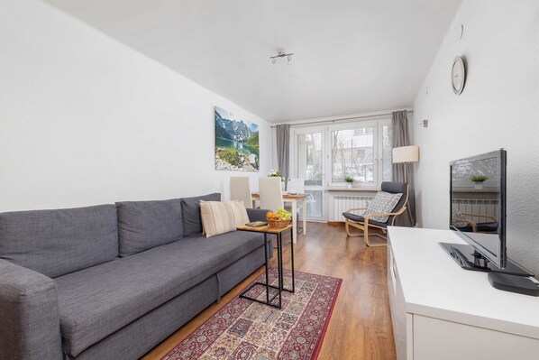 Televisión y oficina 