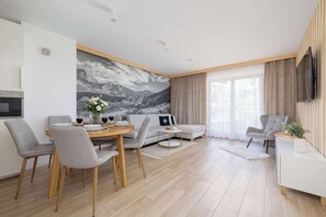 Televisión y oficina 