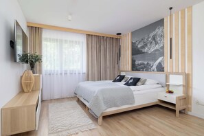1 bedroom, iron/ironing board, travel cot, WiFi
