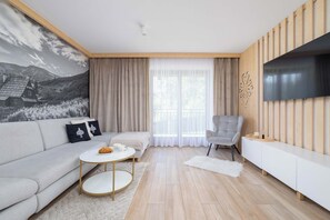 Televisión y oficina 