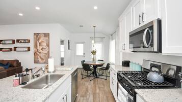 Mikrobølgeovn, ovn, kogeplade, opvaskemaskine