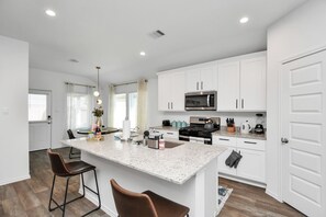 Microwave, oven, stovetop, dishwasher - Marice Serene Home at Katy Fulshear (Fulshear)