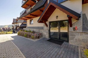 تفاصيل الفندق من الخارج