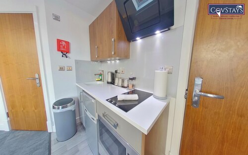 Victoria House by CovStays