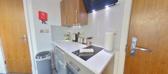 Victoria House by CovStays