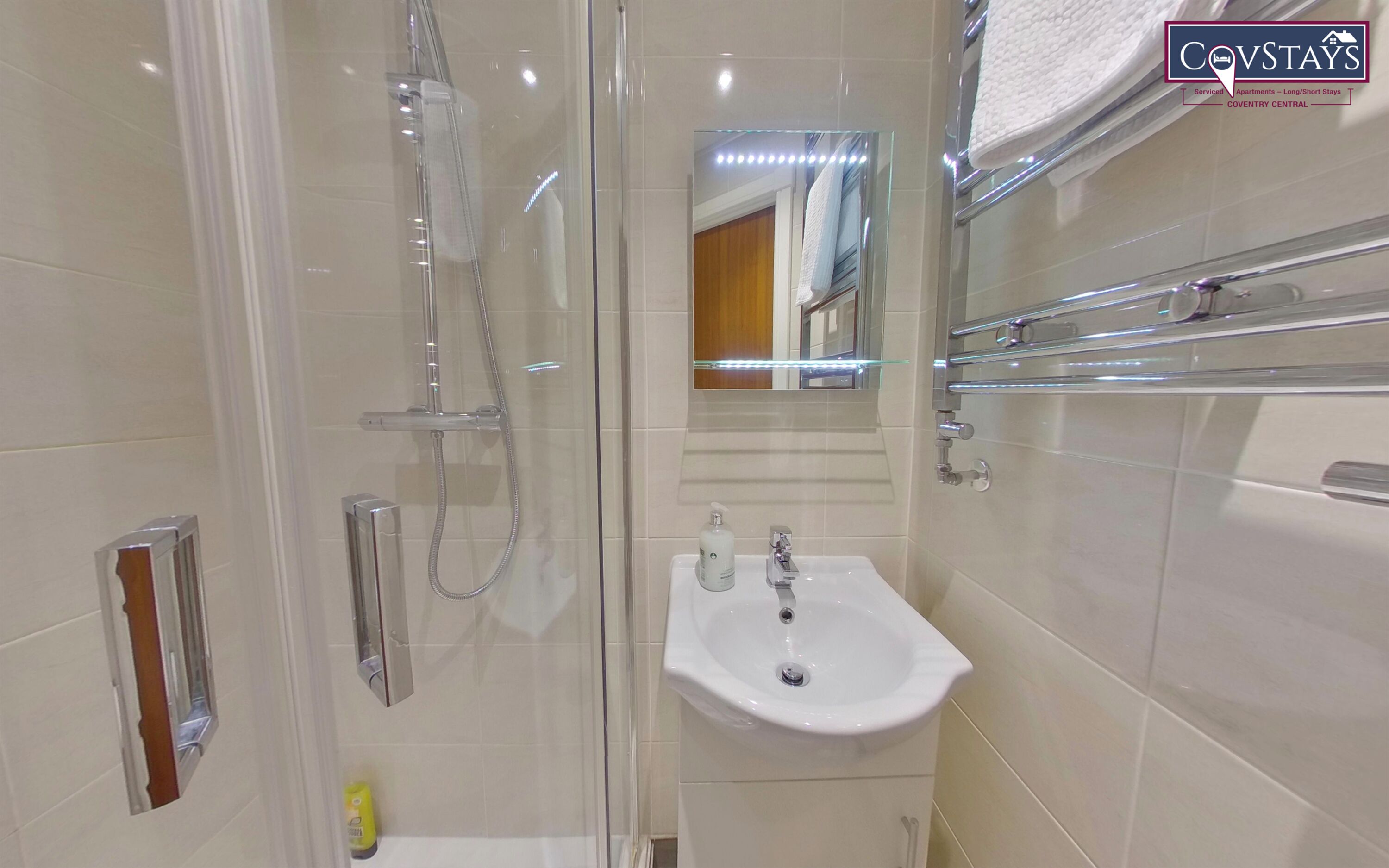 Superior Studio | Bathroom | Shower, rainfall showerhead, hair dryer, towels