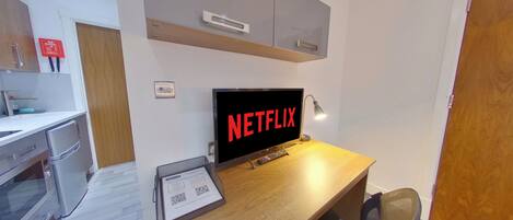 Ropa de cama de alta calidad, cubrecamas y escritorio