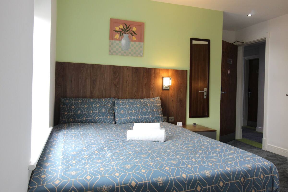 Premium bedding, down comforters, desk, laptop workspace