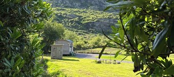 The Dancing Piccolo - Your valley hide-away near Glengarriff
