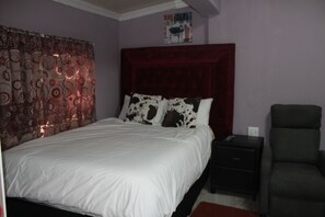1 bedroom, WiFi, bed sheets - Germiston Destiny Guesthouse
We are ready to meet your needs. (Germiston)