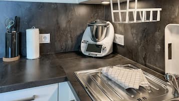 Kühlschrank, Mikrowelle, Ofen, Herdplatte