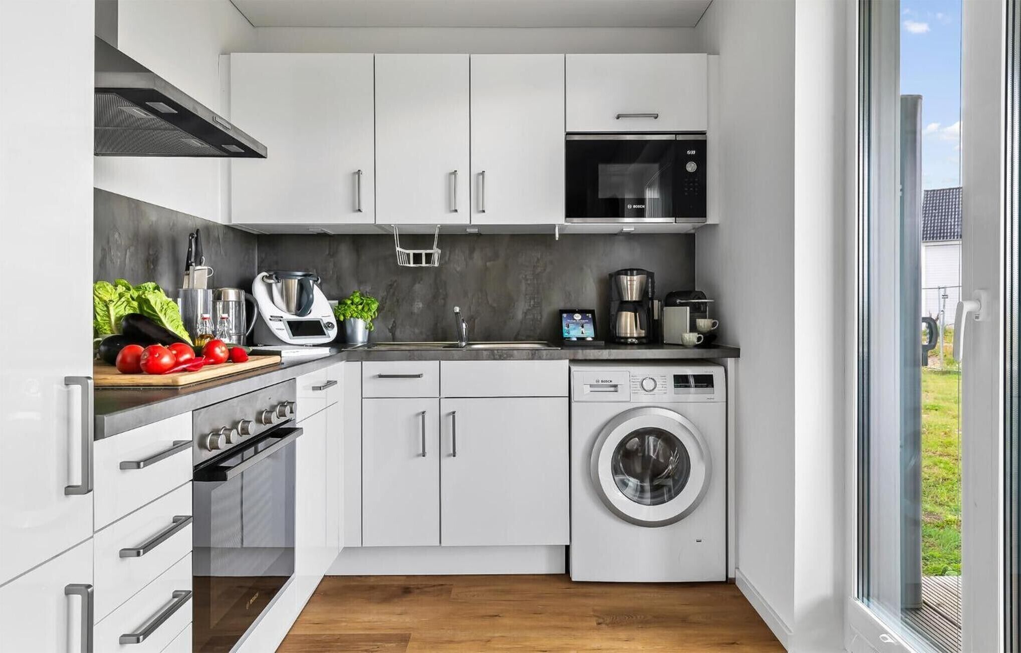 Kühlschrank, Mikrowelle, Ofen, Herdplatte