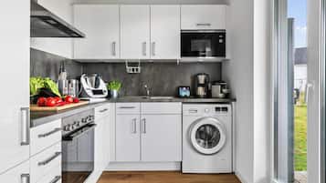 KĂŒhlschrank, Mikrowelle, Ofen, Herdplatte