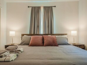 Iron/ironing board, free WiFi, bed sheets