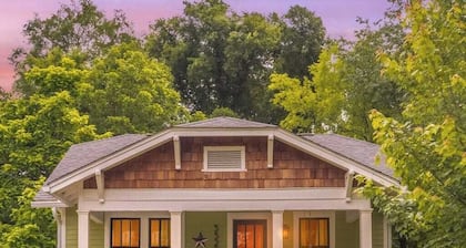 Knoxville 3520–Contemporary Home–Sleeps 6