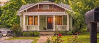 Knoxville 3520–Contemporary Home–Sleeps 6