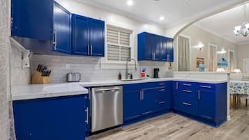 Casa, 2 habitaciones | Cocina privada