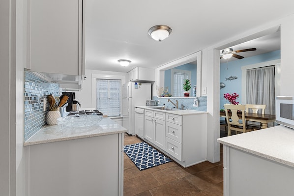 Maison, 2 chambres | Cuisine privée | Réfrigérateur, four, cafetière/bouilloire, grille-pain