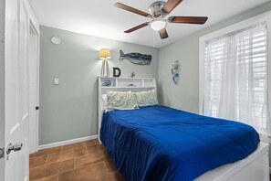 House, 2 Bedrooms | 2 bedrooms, iron/ironing board, free WiFi - The Dinghy 2 Bedroom Home (Galveston)