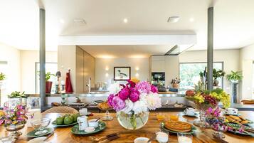 Biệt thự, quang cảnh vườn | Bếp riêng | Tủ lạnh, lò vi sóng, lò nướng, bếp nấu