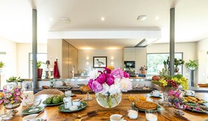 Vila, pemandangan kebun | Dapur pribadi | Lemari es, microwave, oven, dan kompor