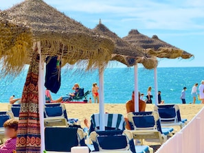 بالقرب من الشاطئ