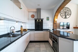 Fridge, microwave, oven, dishwasher