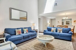 Villa, 2 Bedrooms | Living area