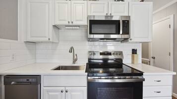 Villa, 1 Bedroom | Private kitchen