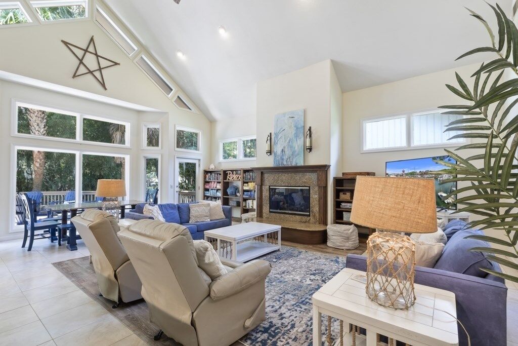 House, 4 Bedrooms | Living area