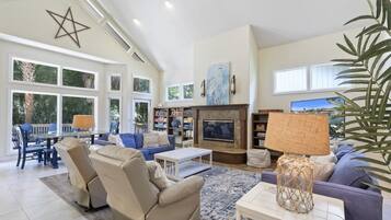 House, 4 Bedrooms | Living area