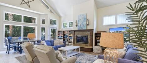 House, 4 Bedrooms | Living area