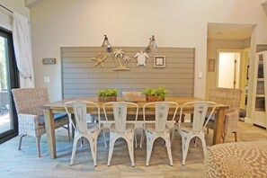 House, 4 Bedrooms | Tempat makan