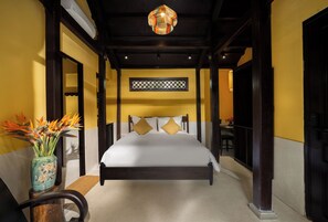 5 chambres, coffres-forts dans les chambres, bureau