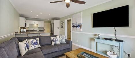 Condo, 2 Bedrooms | Living area