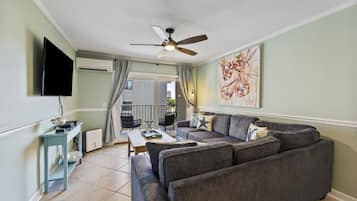 Condo, 2 Bedrooms | Living area