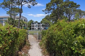 Condo, 2 Bedrooms | Property grounds