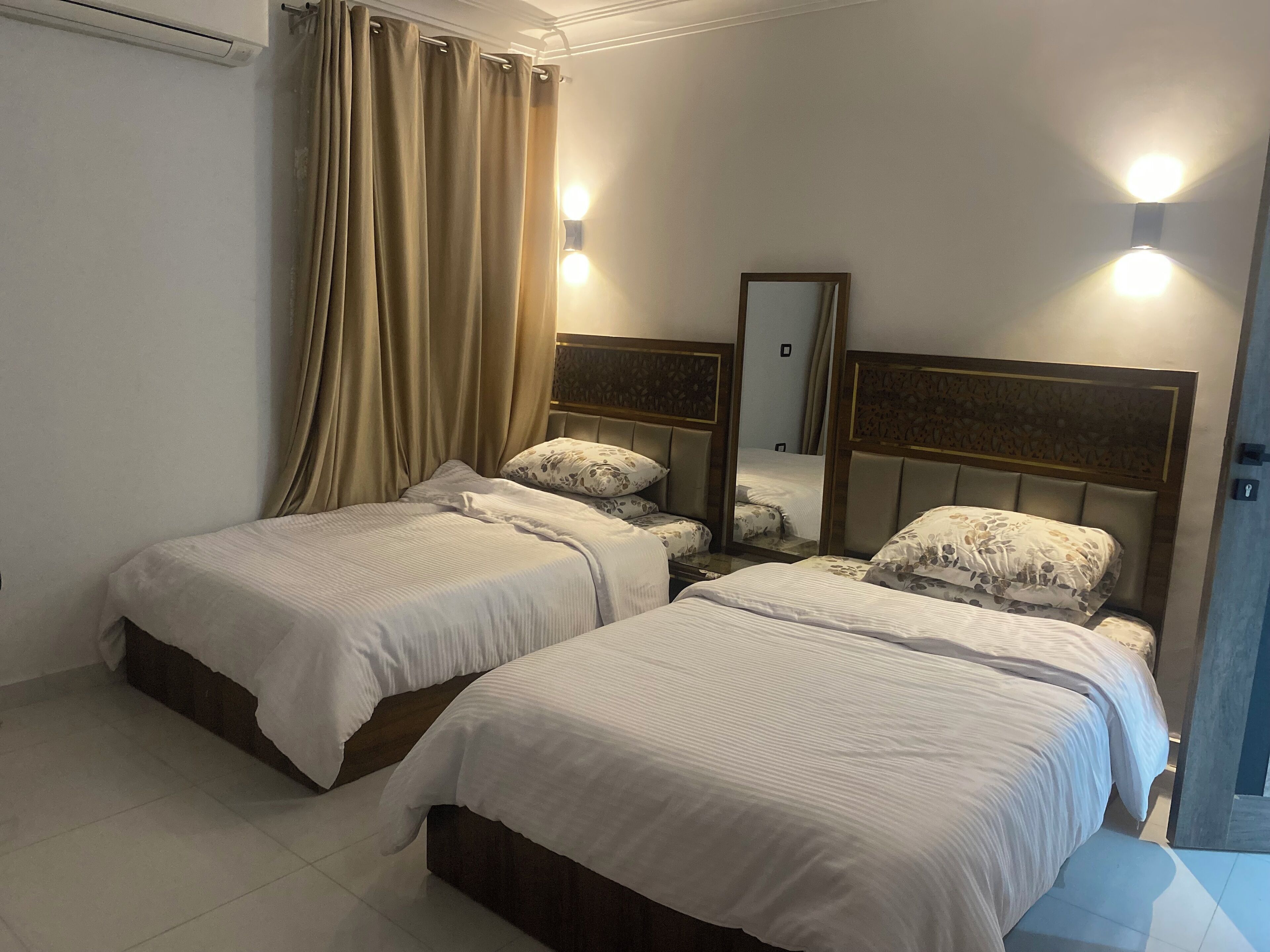 2 bedrooms, in-room safe, iron/ironing board, free WiFi