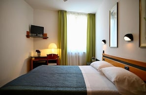 Double or Twin Room | Meja, Wi-fi percuma, cadar katil