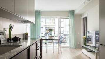 KylskÄp, mikrovÄgsugn, ugn och spishÀll