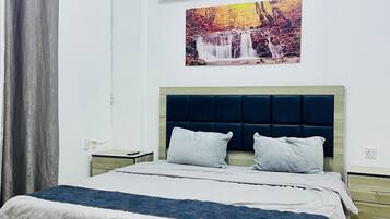 Comfort Triple Room, City View | Tempur-Pedic beds, free WiFi, bed sheets, wheelchair access