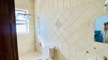 Luxury Triple Room, Kitchenette | Bathroom | Shower