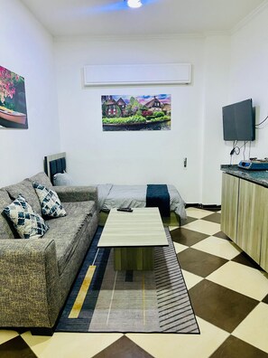 Comfort Triple Room, City View | Tempur-Pedic beds, free WiFi, bed sheets, wheelchair access - al safa  (Amman)