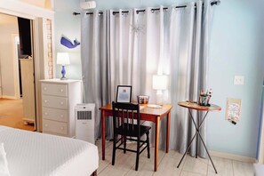 4 slaapkamers, een bureau, een strijkplank/strijkijzer, wifi